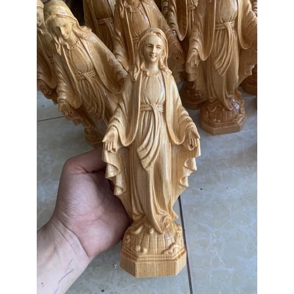 Mẹ ban ơn 15cm để xe ô tô, xe khách| Quà tặng công giáo | Tượng Đức Mẹ Bằng Gỗ Pơ Mu Để Bàn Làm Việc - 1