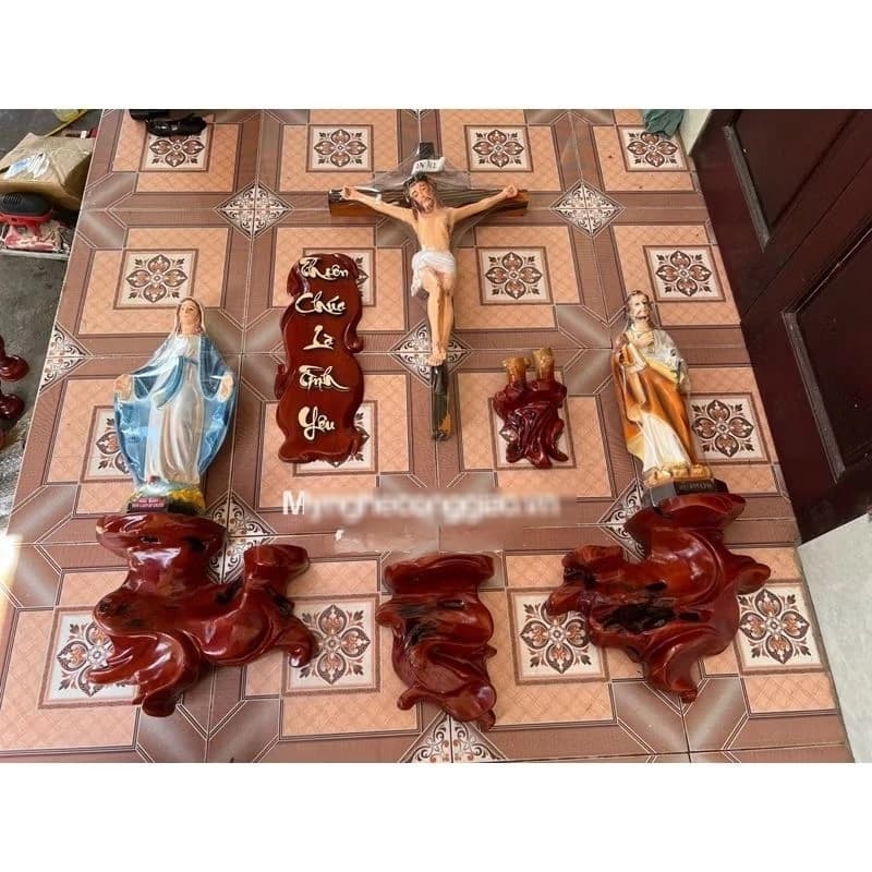 {Trọn bộ} Bàn thờ gốc cây treo tường | bàn thờ chúa+tượng chúa chịu nạn+đức mẹ ban ơn+giuse+đồ thờ công giáo - 1