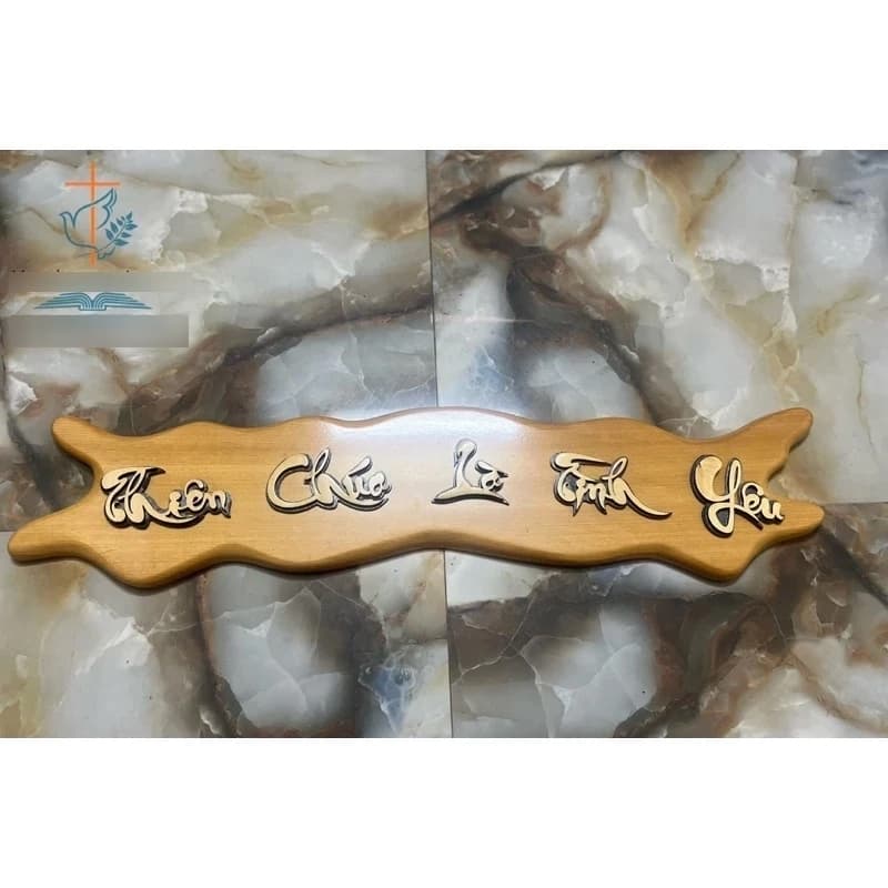 Thiên chúa là tình yêu | bảng chữ bằng gỗ pơmu | phụ kiện trang trí bàn thờ công giáo - 1