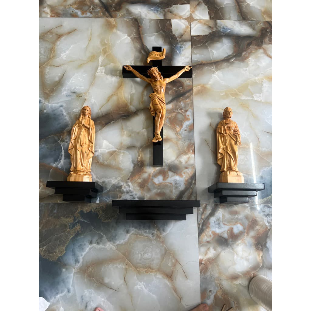 Trọn bộ bàn thờ chúa tượng gỗ pơmu size 30cm thánh giá 50cm - 1